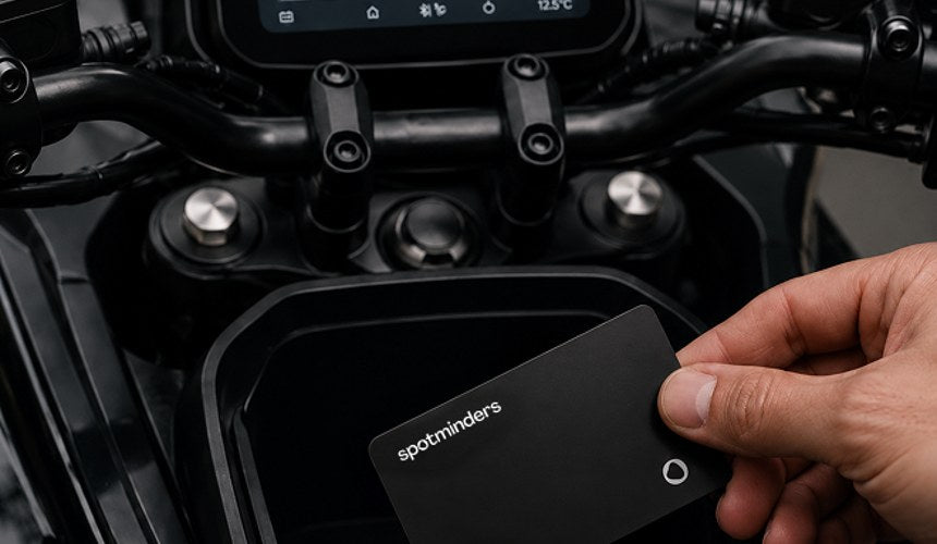 A Spotminders card tucked into a bike bag