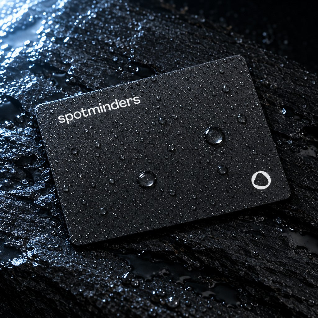 Spotminders tracking card covered in water droplets: IP67 water-resistant
